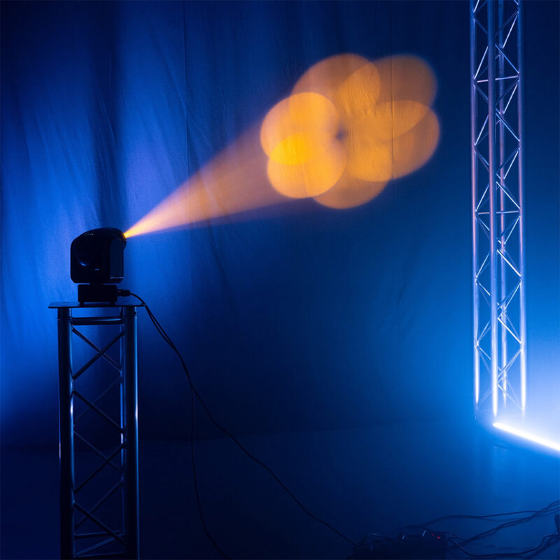 4x BeamZ Cobra 100 LED Moving Head Spot with Prism with Flight Case